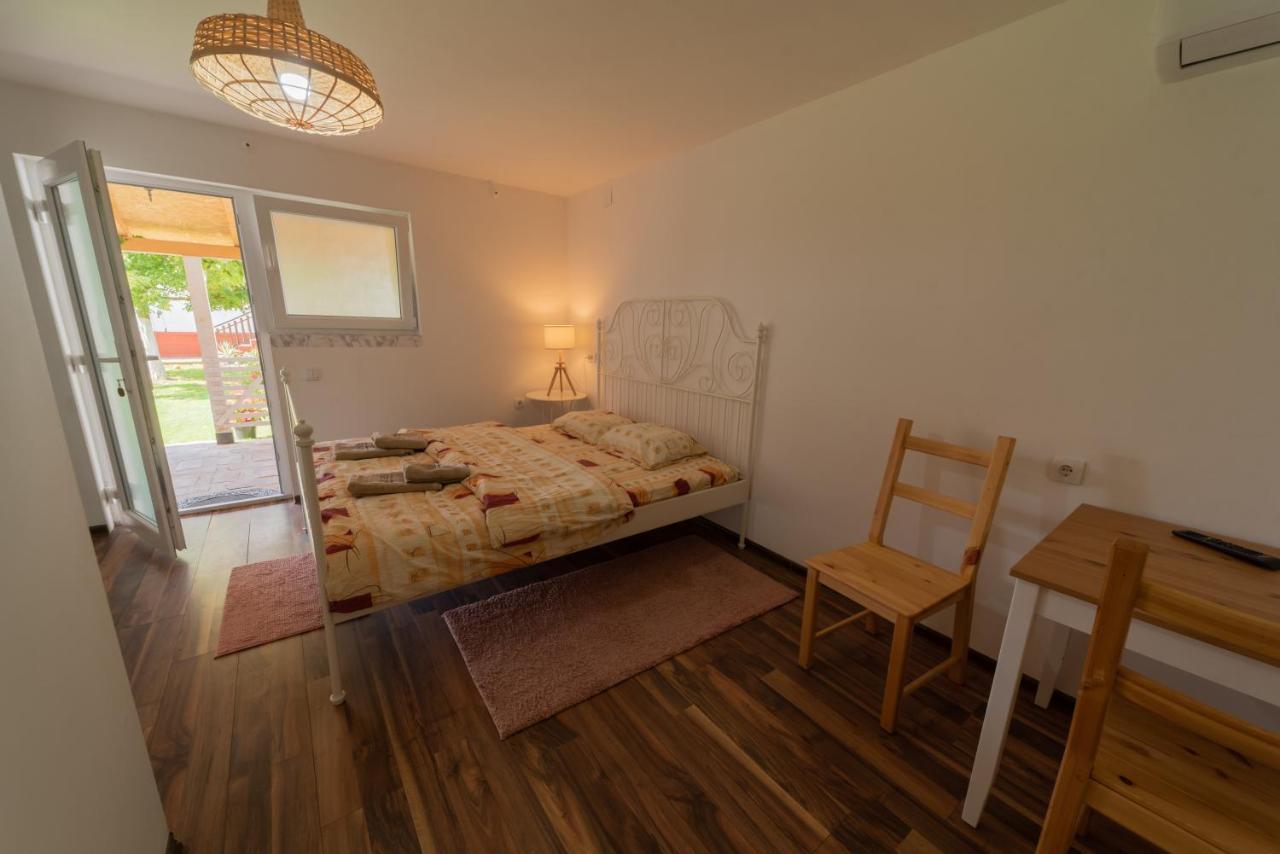 Domacinstvo Cikic Zasavica Guest House Luaran gambar